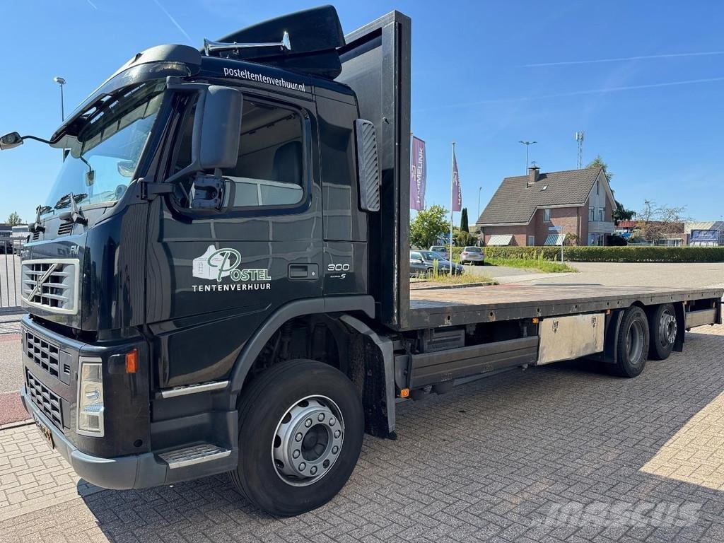 Volvo FM-300 6x2, 8,5 Mtr. Ramp Truck Camiones de cama baja