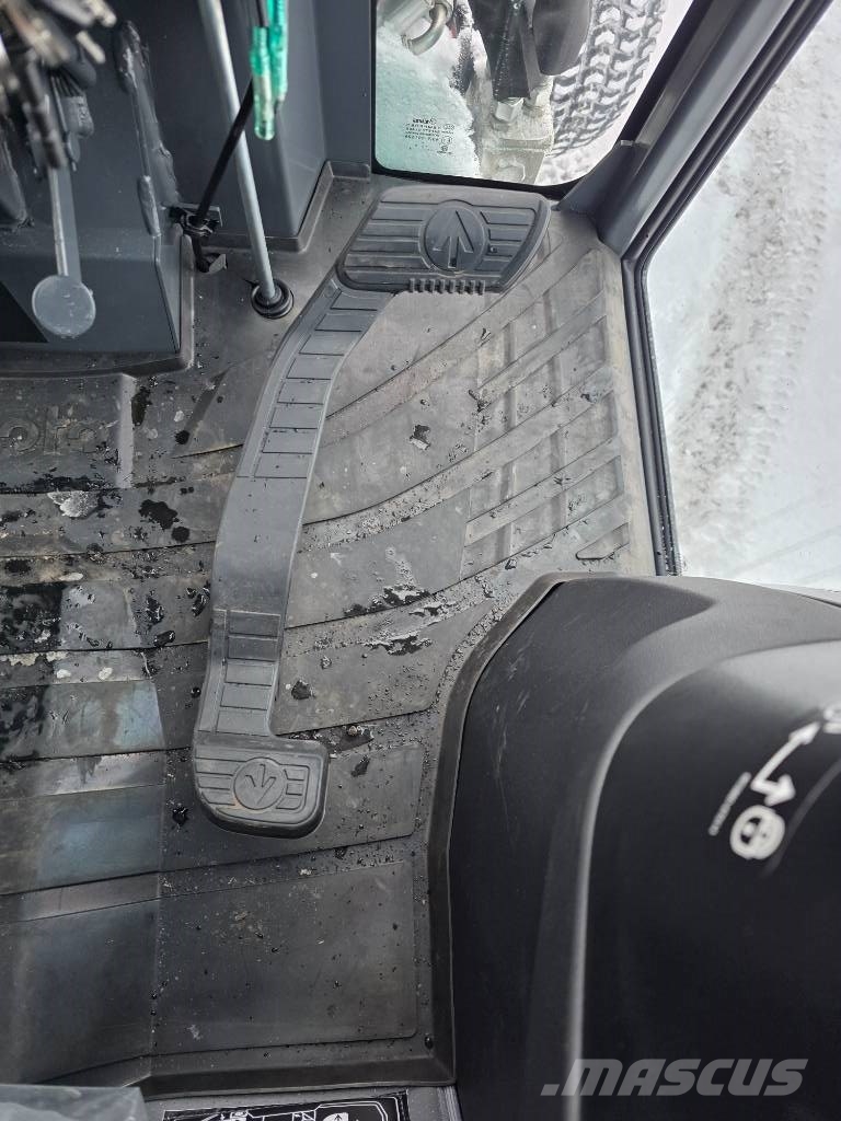 Kubota LX401 HST جرارات مدمجة
