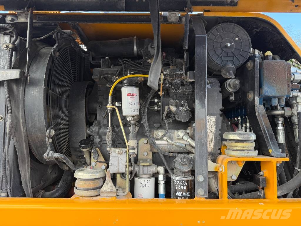 New Holland MH 2.6 حفارات بعجل