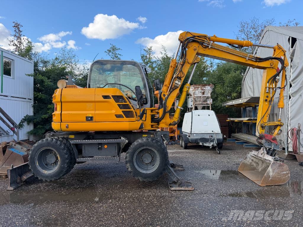 New Holland MH 2.6 حفارات بعجل