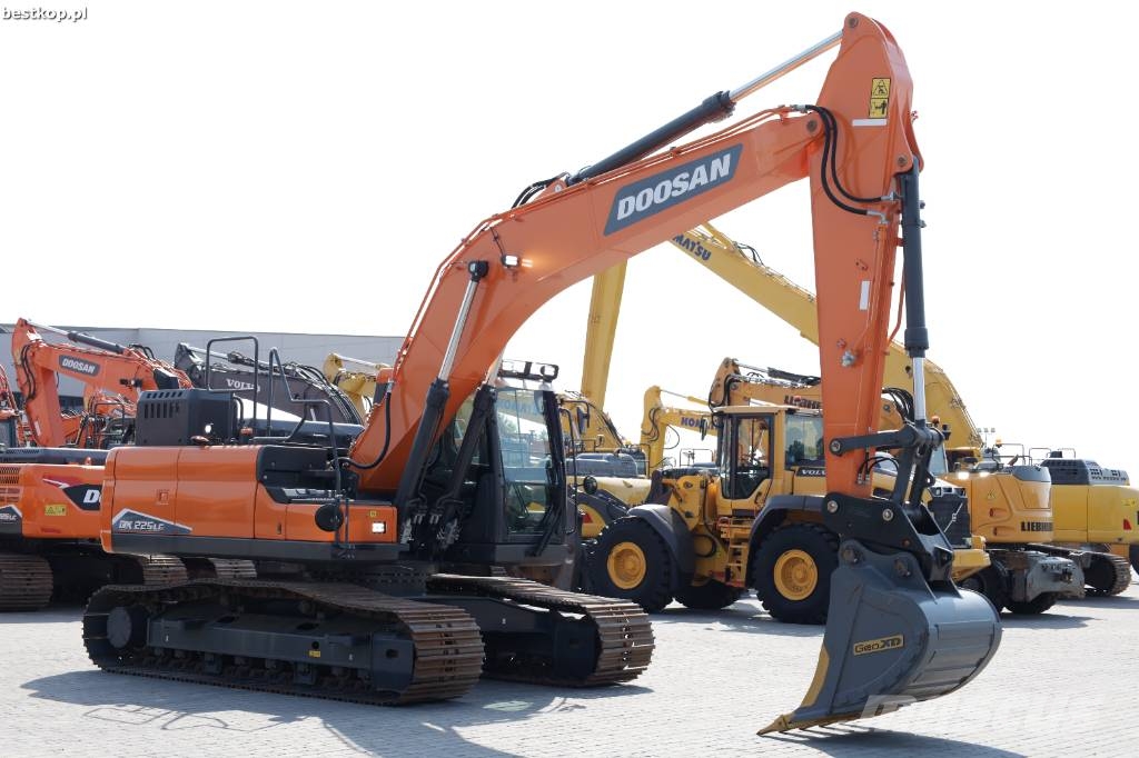 Doosan DX 225 LC-7 Roomikekskavaatorid