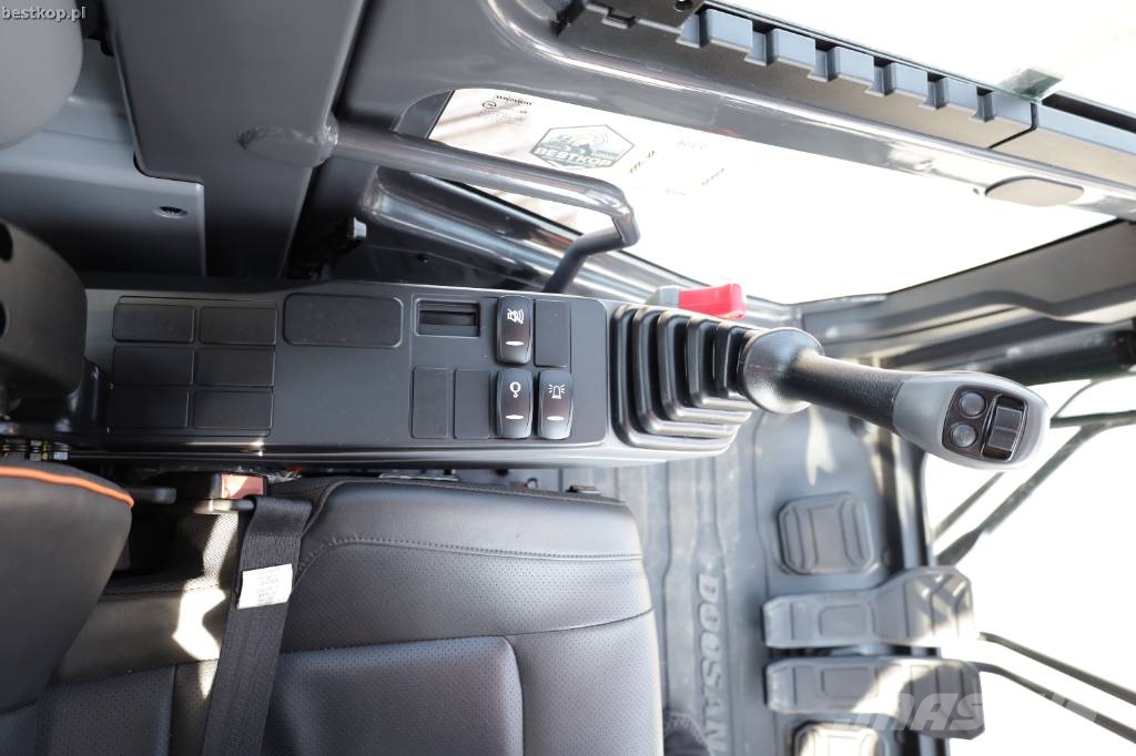 Doosan DX 225 LC-7 Roomikekskavaatorid