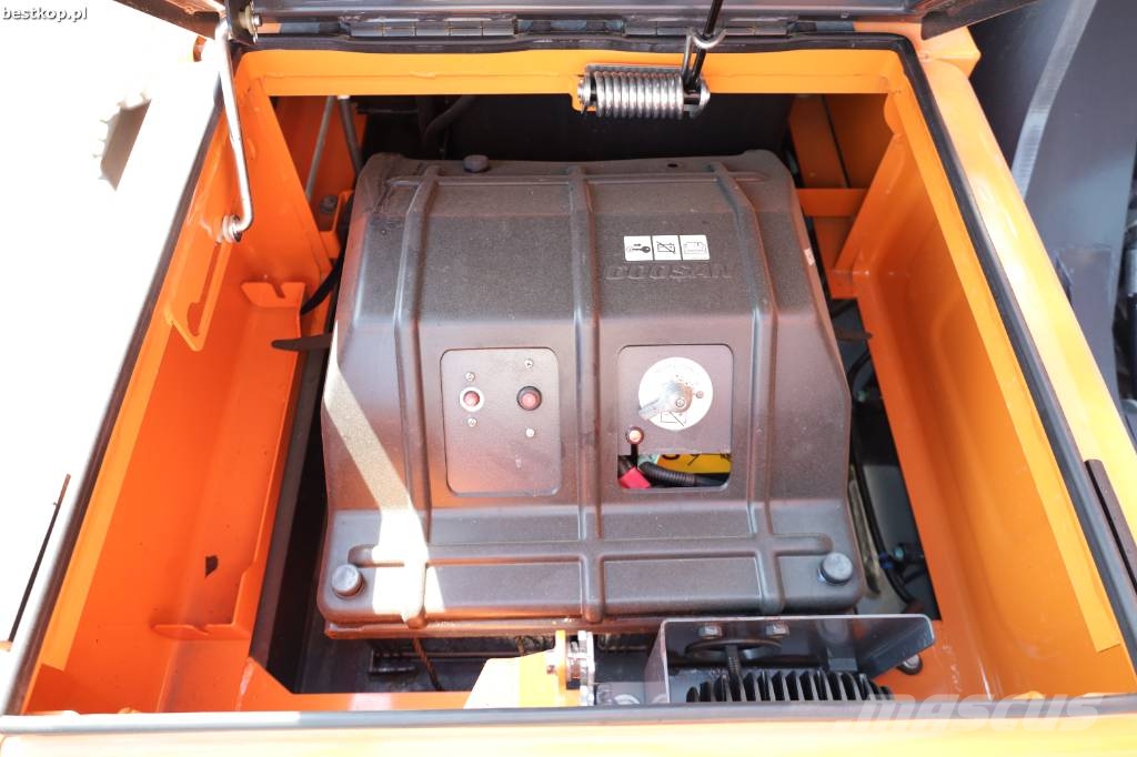 Doosan DX 225 LC-7 Roomikekskavaatorid