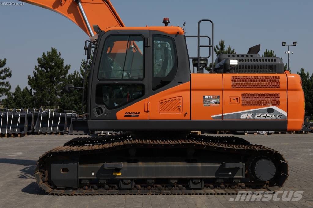 Doosan DX 225 LC-7 Roomikekskavaatorid