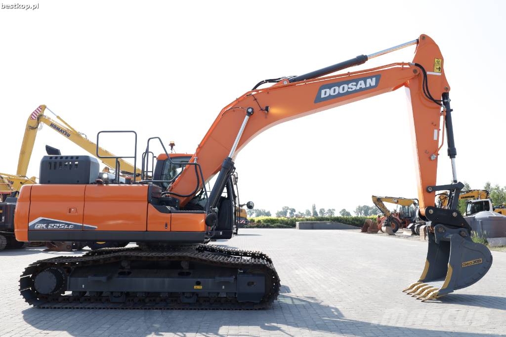 Doosan DX 225 LC-7 Roomikekskavaatorid