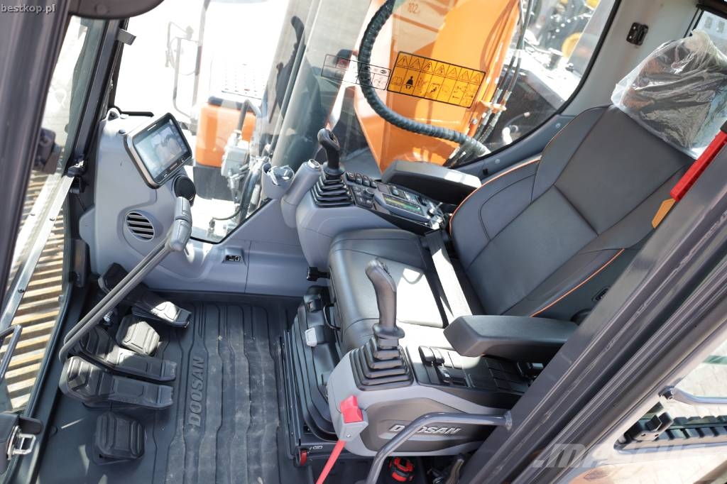 Doosan DX 225 LC-7 Roomikekskavaatorid