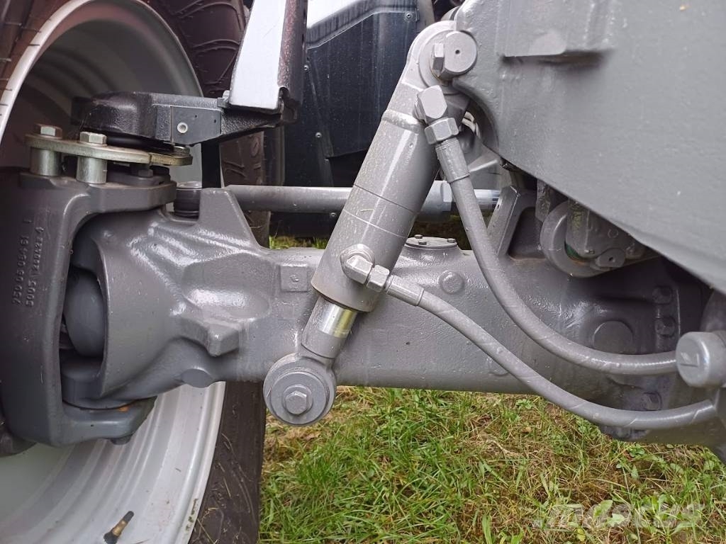 Massey Ferguson 7 S Traktori