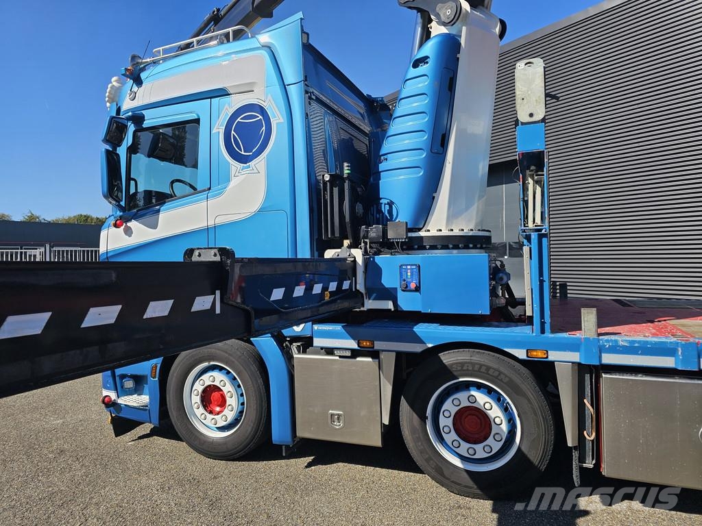 Scania R520 V8 8x2/6 / HMF 70 tm + JUMBO AANHANGER Vlakke laadvloer met kraan