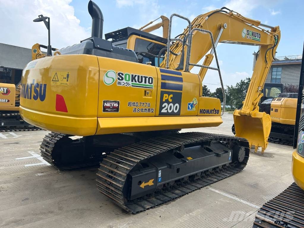 Komatsu PC 220-8 Kāpurķēžu ekskavatori