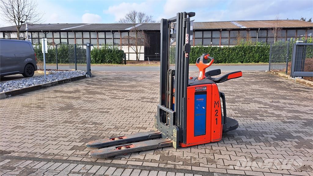 Linde L14AP Ajettavat pinoamisvaunut