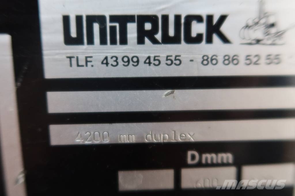 UniTruck Atlet 125 AJN 自走式堆積機