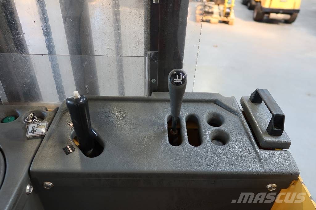 UniTruck Atlet 125 AJN 自走式堆積機
