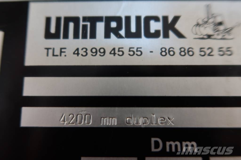 UniTruck Atlet 125 AJN 自走式堆積機