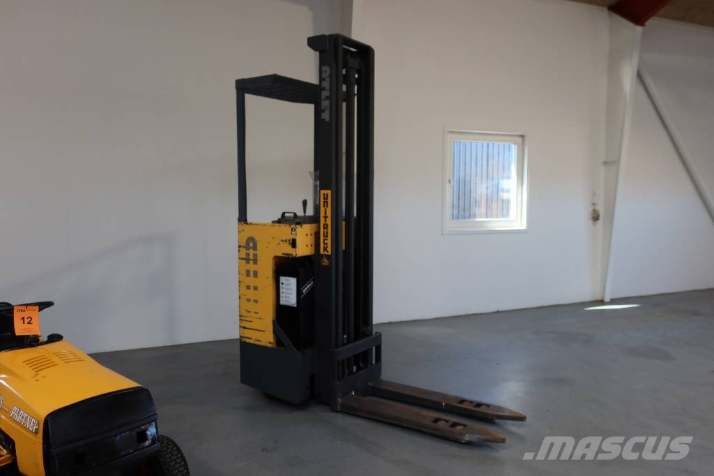 UniTruck Atlet 125 AJN 自走式堆積機