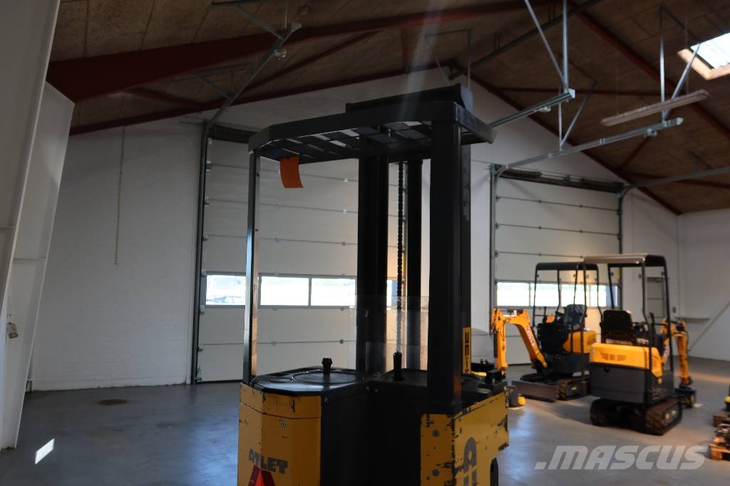 UniTruck Atlet 125 AJN 自走式堆積機