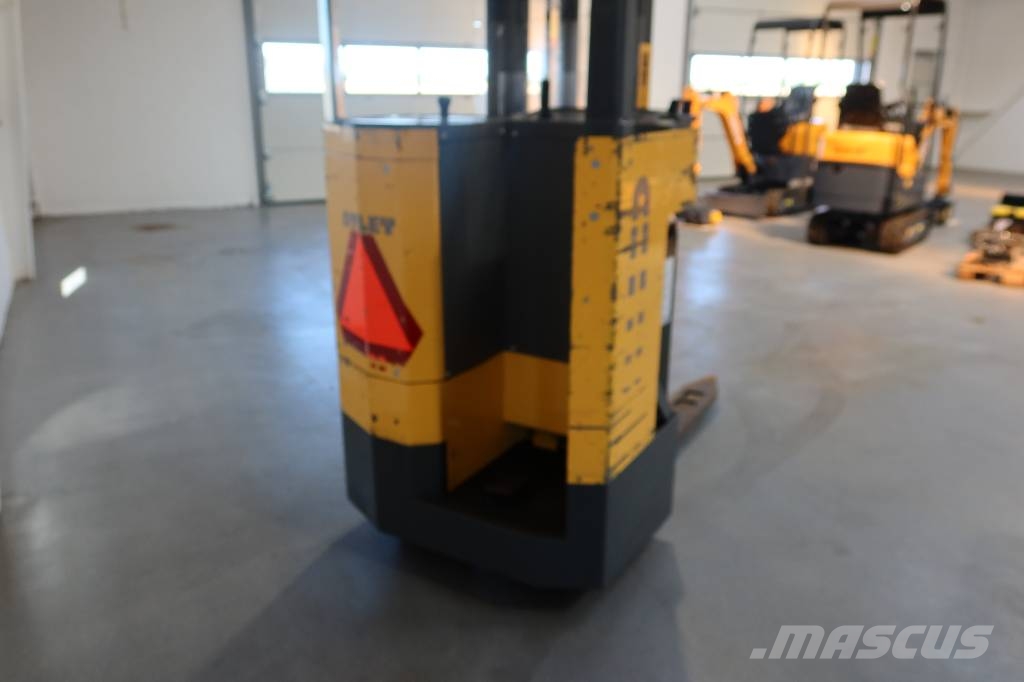 UniTruck Atlet 125 AJN 自走式堆積機