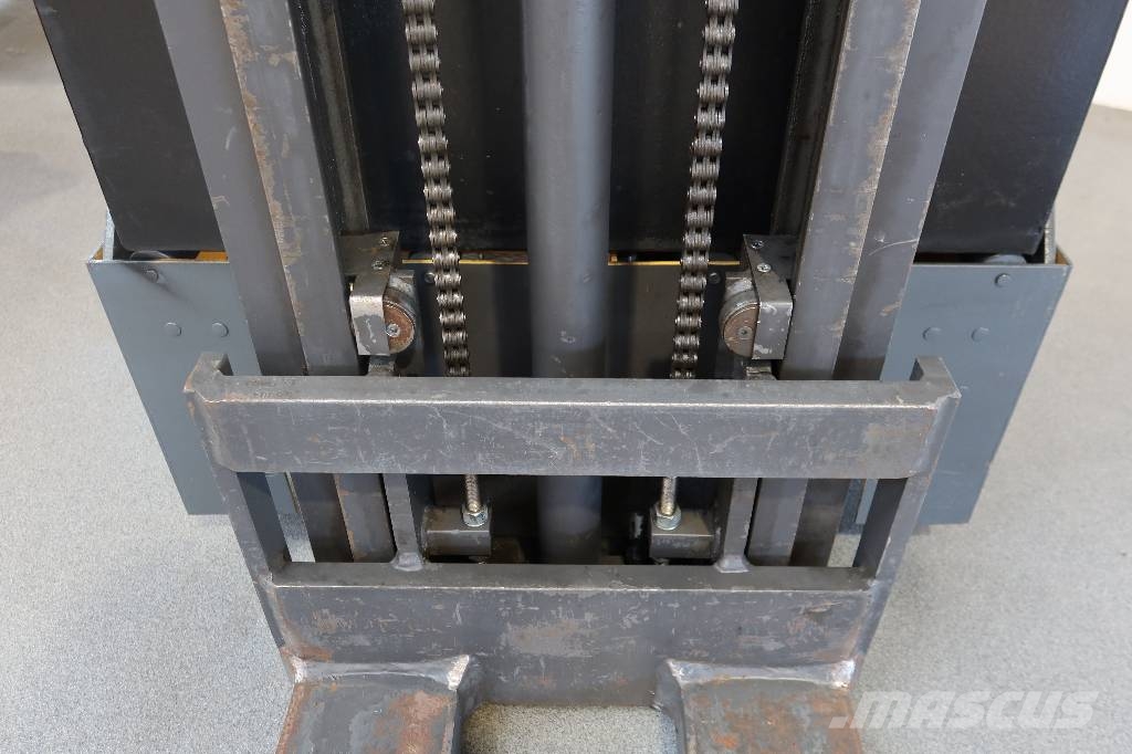 UniTruck Atlet 125 AJN 自走式堆積機