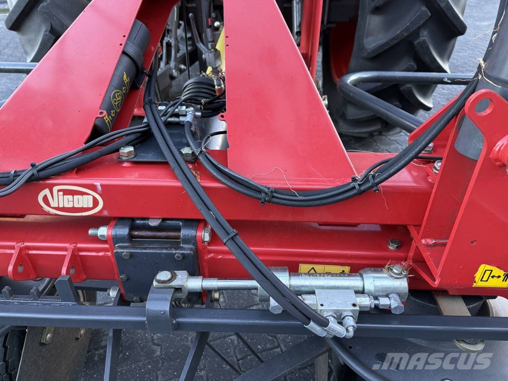 Vicon FANEX 903 Граблі і сінозворушувачі