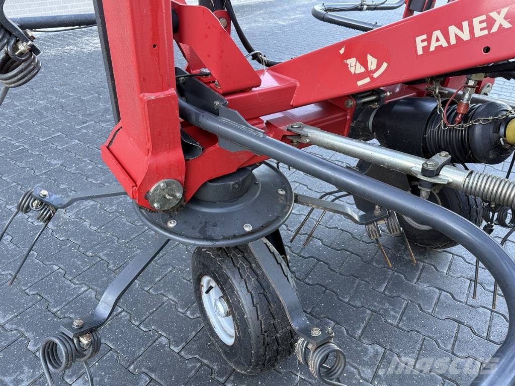 Vicon FANEX 903 Граблі і сінозворушувачі