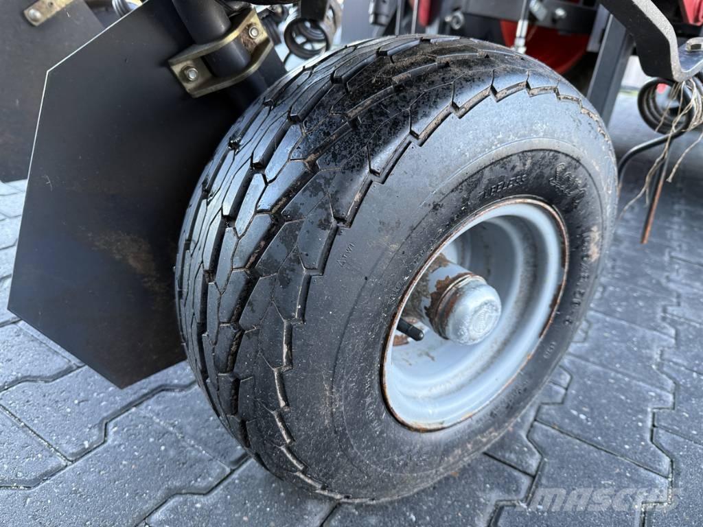 Vicon FANEX 903 Граблі і сінозворушувачі