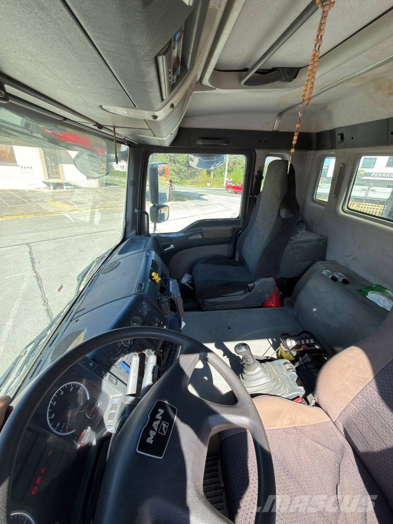 MAN TGA 33.430 6X4 TIPPER - CRANE HIAB 166-5 - REMOTE Kipper