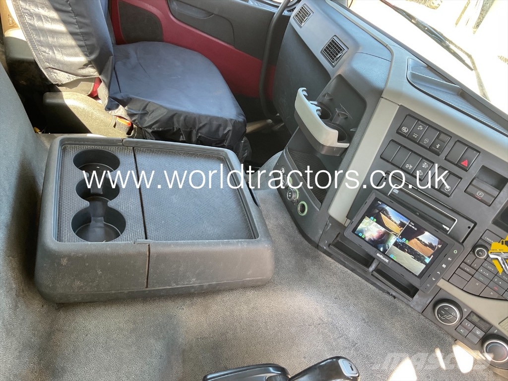 Volvo FM 82 FR شاحنات مسطحة / أوناش