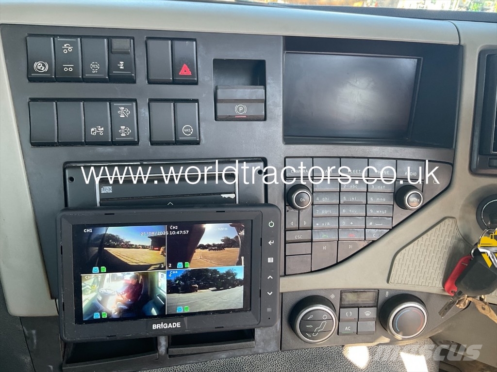 Volvo FM 82 FR شاحنات مسطحة / أوناش