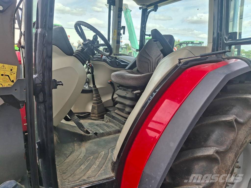 Massey Ferguson 4708 ESSENTIAL Traktory