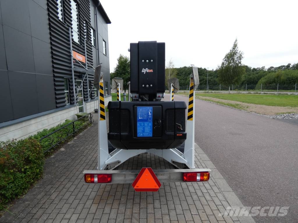 Dino 180 XT Platforme aeriene montate pe remorca