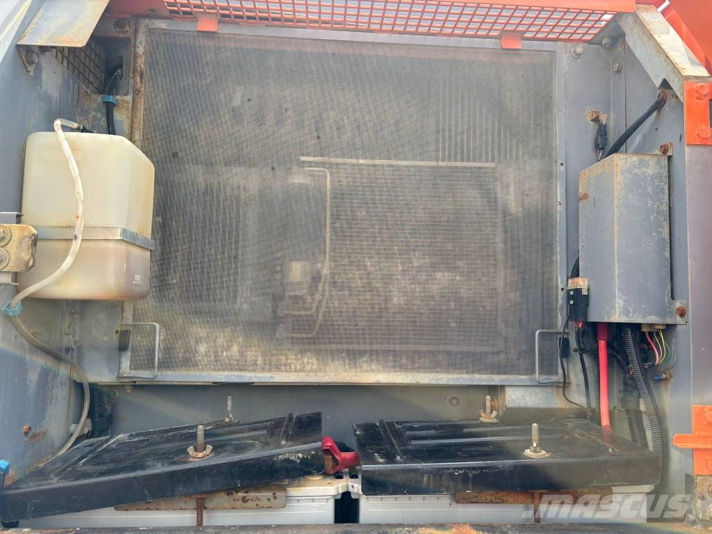 Hitachi ZX 350 LC-5 حفارات زحافة