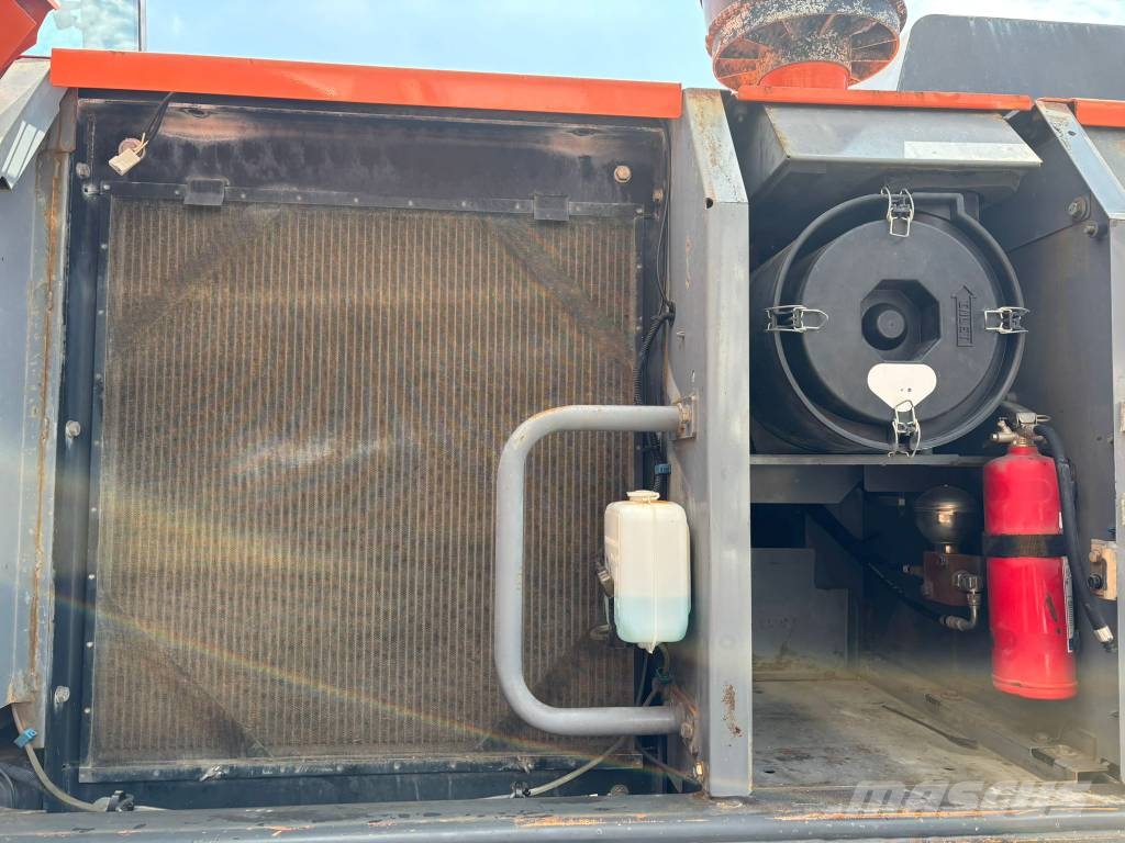 Hitachi ZX 350 LC-5 حفارات زحافة