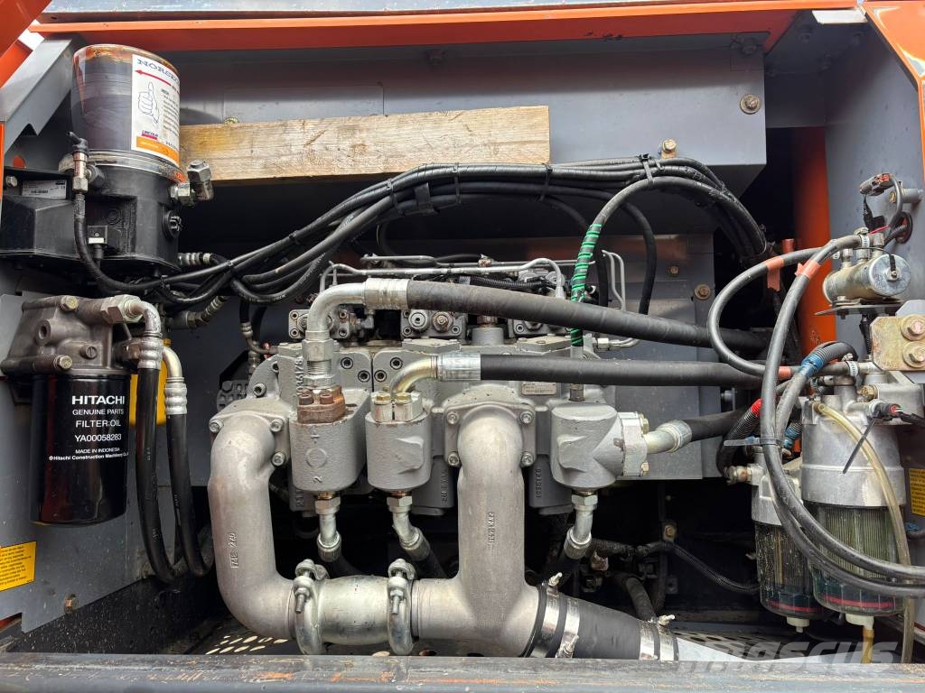 Hitachi ZX 350 LC-5 حفارات زحافة