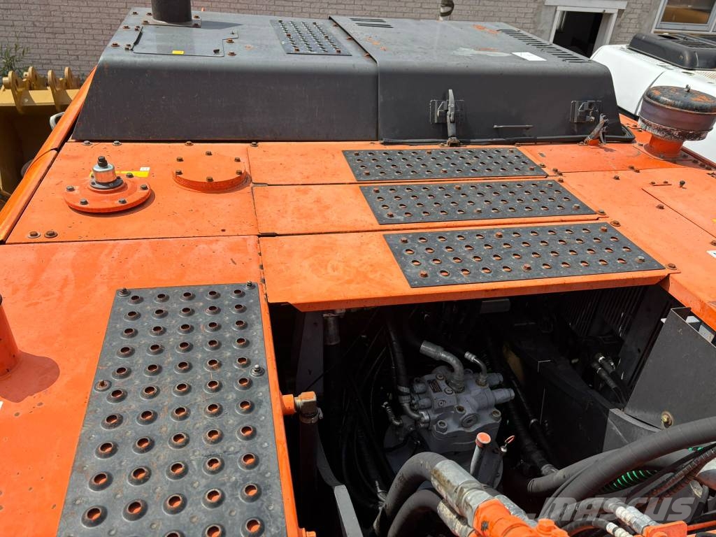 Hitachi ZX 350 LC-5 حفارات زحافة
