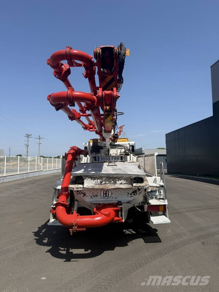 Mercedes-Benz Axor 1833 Beton verdeelmasten