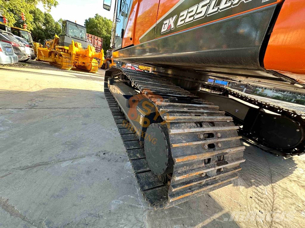 Doosan DX 225 Bagri goseničarji