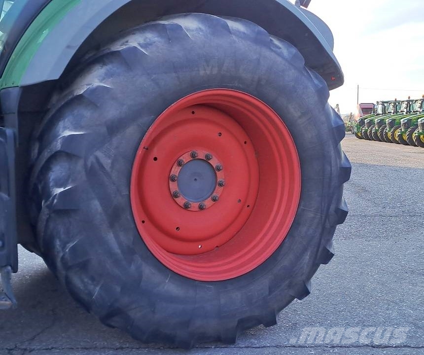 Fendt 828 Vario Profi Трактори