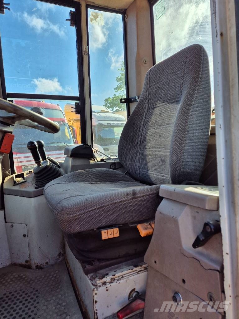 Fiat FR 130 //good condition// good tires Cargadoras sobre ruedas