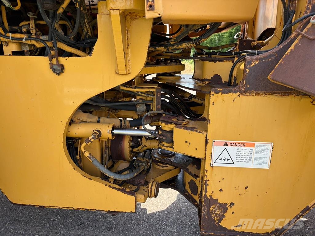 CAT 928F Naudoti ratiniai krautuvai