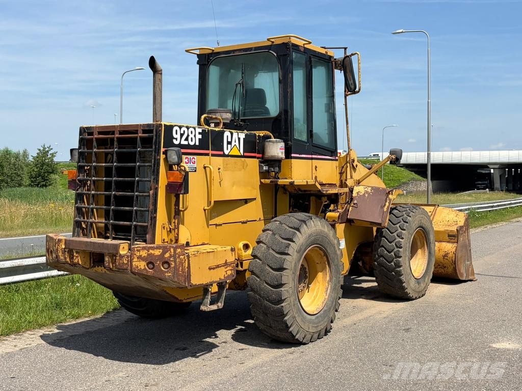 CAT 928F Naudoti ratiniai krautuvai