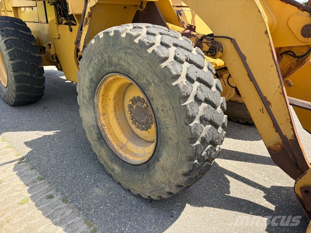 CAT 928F Naudoti ratiniai krautuvai