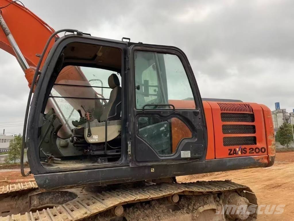 Hitachi ZX 200 Bagri goseničarji