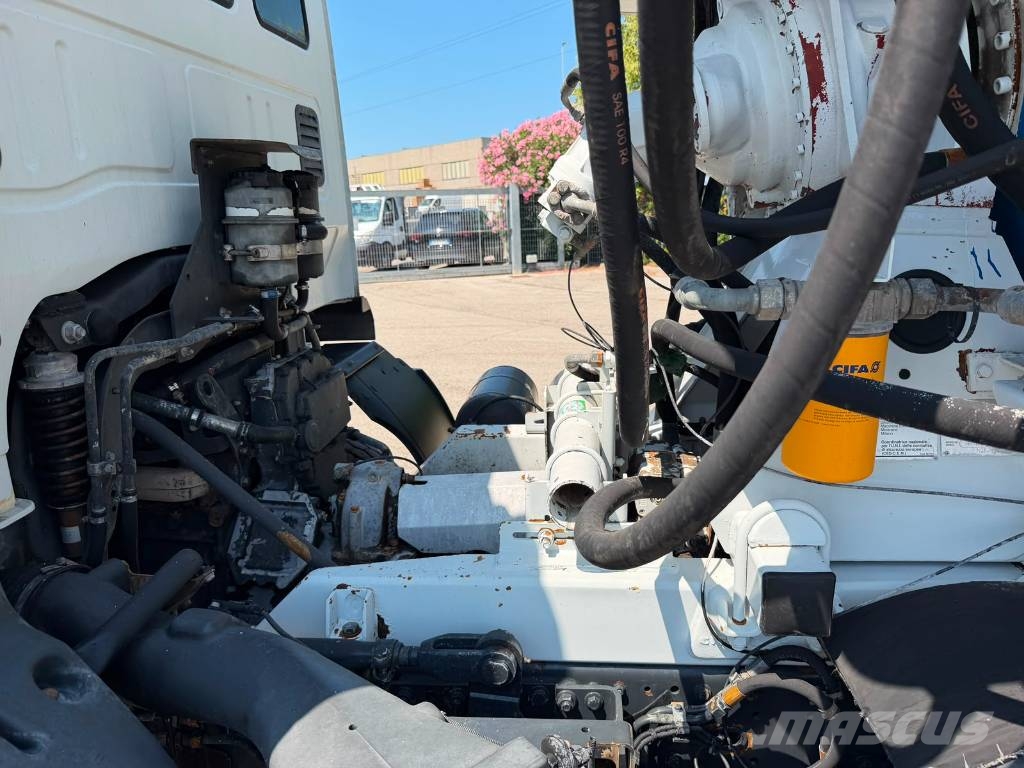 Iveco Trakker 450 Betonmixers en pompen