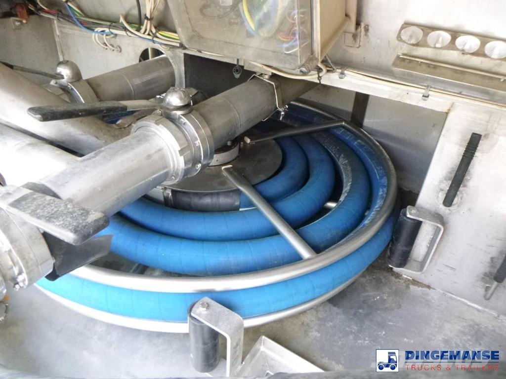 Magyar Food tank (milk) inox 30 m3 / 1 comp + pump Tanktrailer