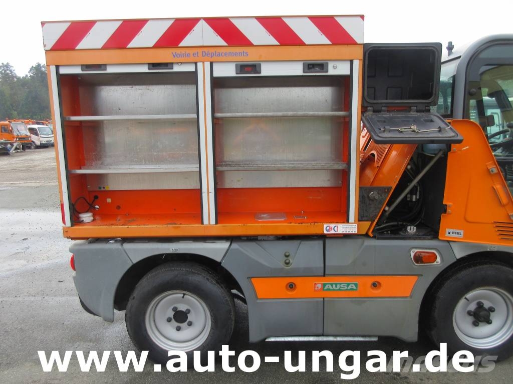 Ausa M200H 4x2x4 Baujahr 2015 mit Tyrolit Bohrer Portaherramientas