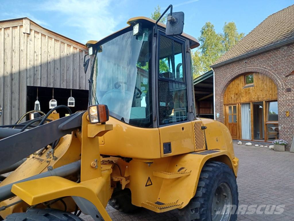 Volvo L 30 B لوادر بعجل