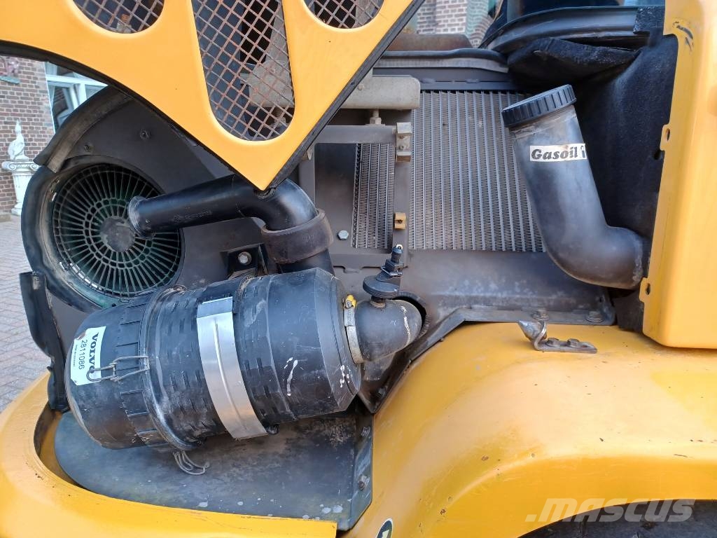 Volvo L 30 B لوادر بعجل