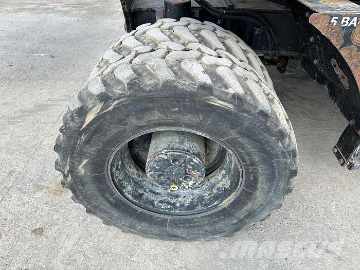 Hitachi ZX170W-6 حفارات بعجل