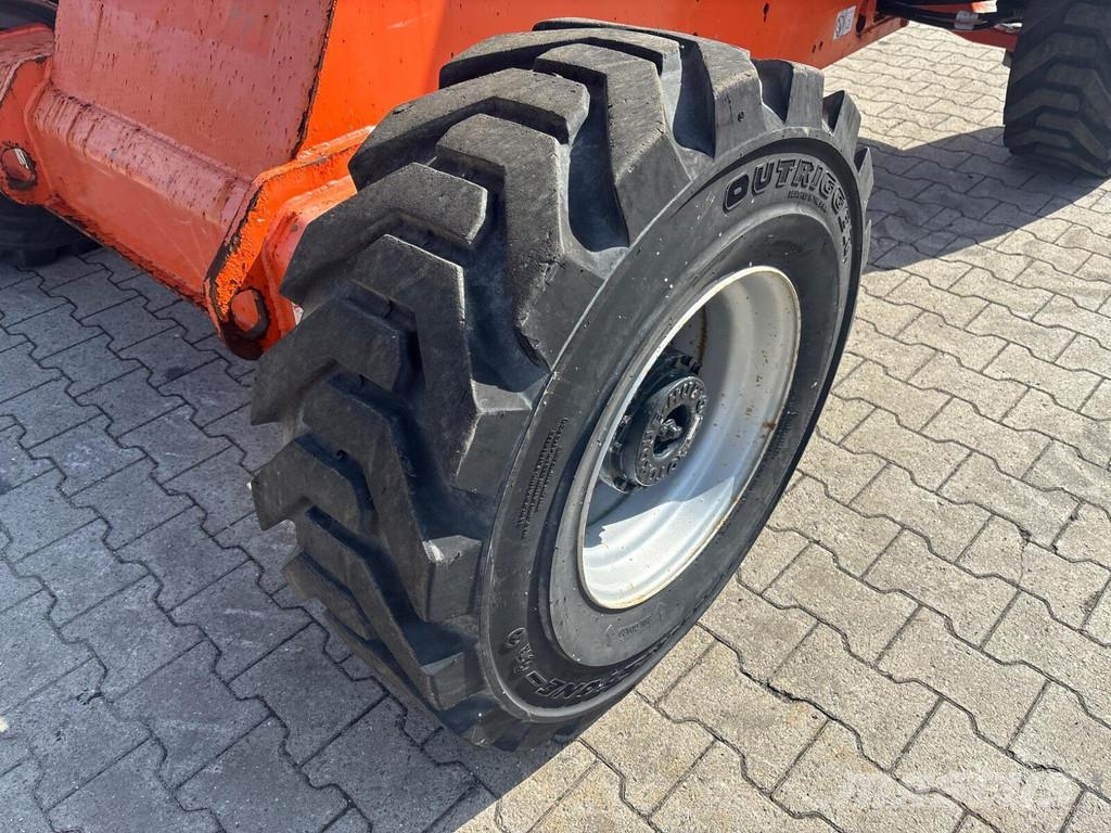 JLG 460SJ Teleskopbühnen