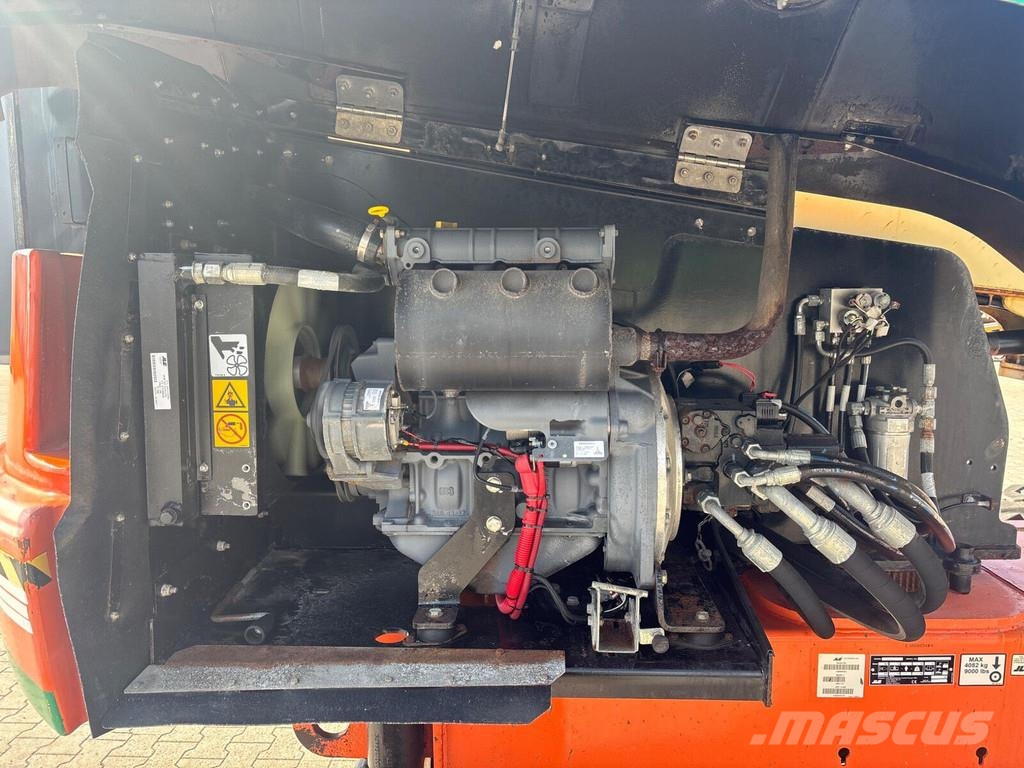JLG 460SJ Teleskopbühnen
