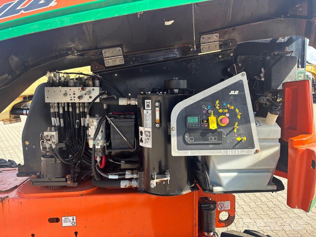 JLG 460SJ Teleskopbühnen
